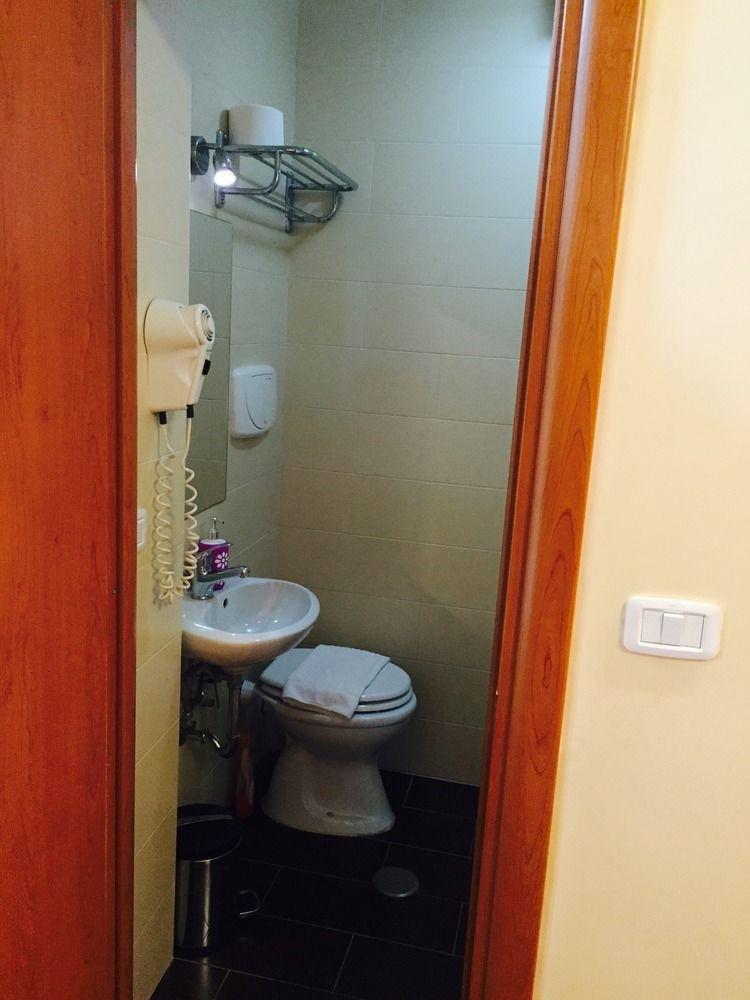 Zhihua Guest House Ρώμη Εξωτερικό φωτογραφία